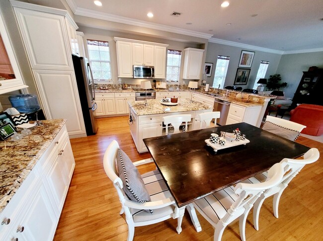 Photo - 6585 Martinique Way