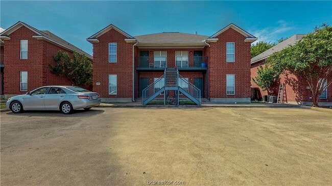 Building Photo - 1509 Hollow Hill Dr Unit D