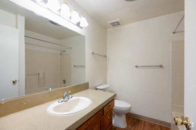 2BD, 1BA - 899-1,065SF