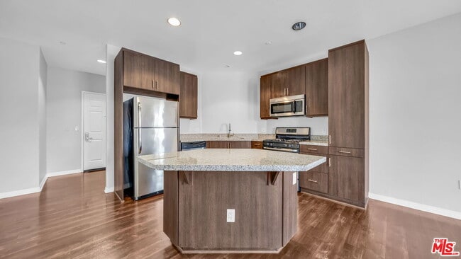 Building Photo - 1408 W Washington Blvd Unit 313 Rental