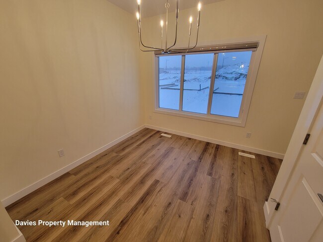 Photo - 4582 Warbler Loop NW