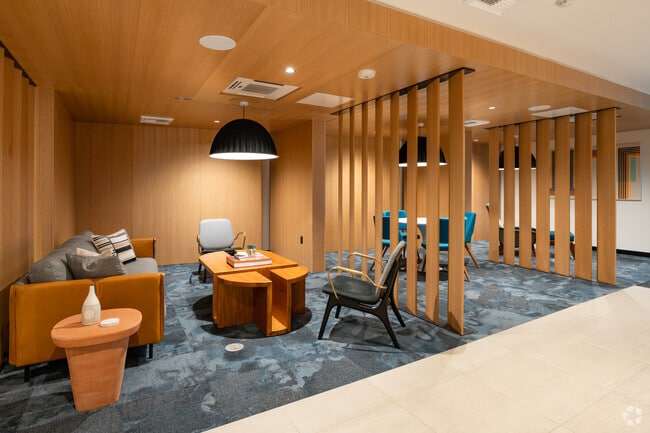 Co-Work Lounge