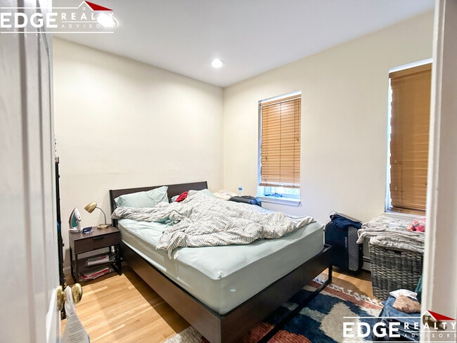 Photo - 390 Riverway Unidad 19