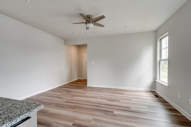 Photo - 321 Northfield Hts Ln