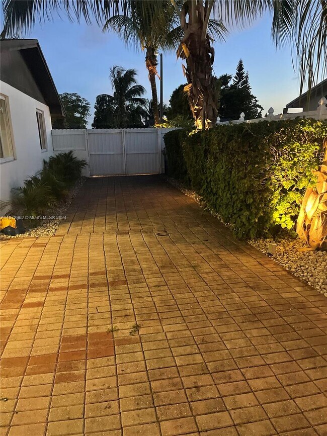 11441 SW 193rd St House House Rental in Miami, FL