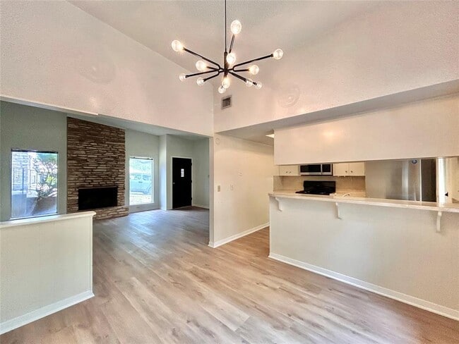 Building Photo - 8711 Westover Club Dr Rental