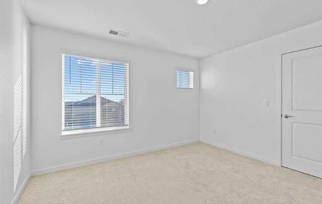 Photo - Shared bathroom room 4