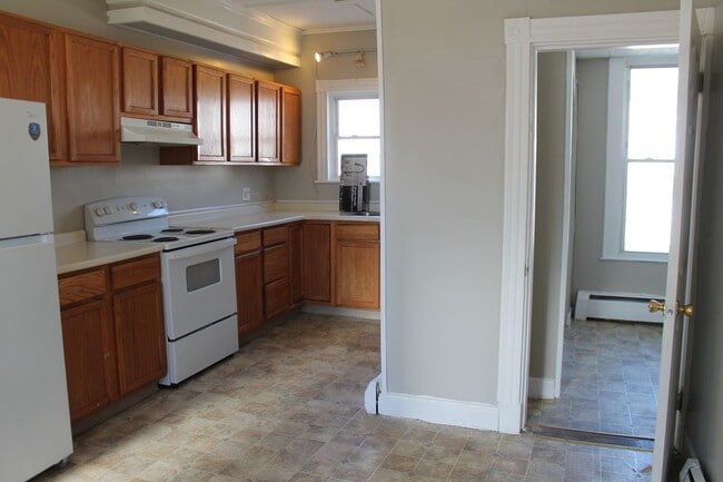 Building Photo - 20 Bellevue St