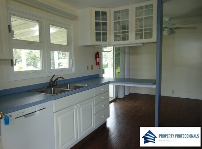 Photo - **PENDING LEASE**