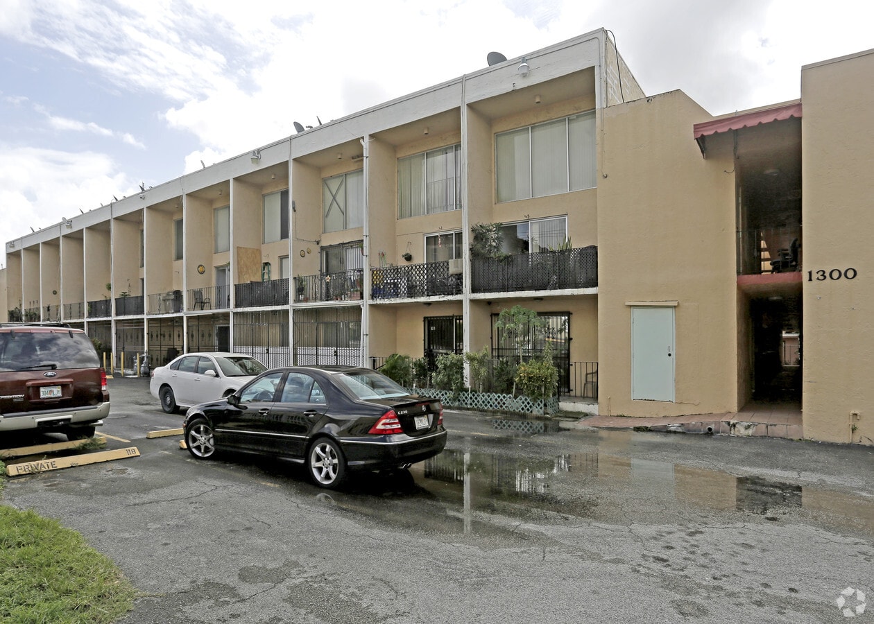 Photo - Bella Villas Apartments