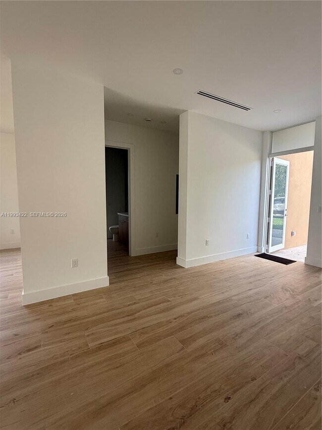 Photo - 1981 SW 33rd Ave