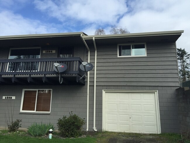 Photo - Thomsen 1580-1584 Unit 1584