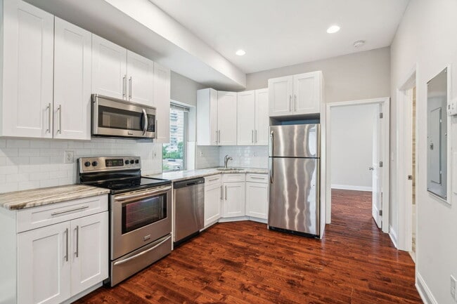 Building Photo - 2228 Summer St Unit 3