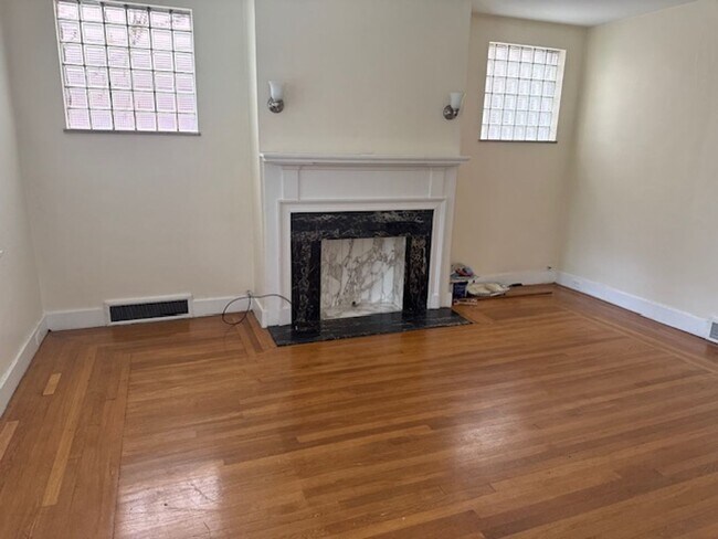 Photo - 4 Bedroom/ 1 Bath Single Family Home Pittsburgh, PA 15217