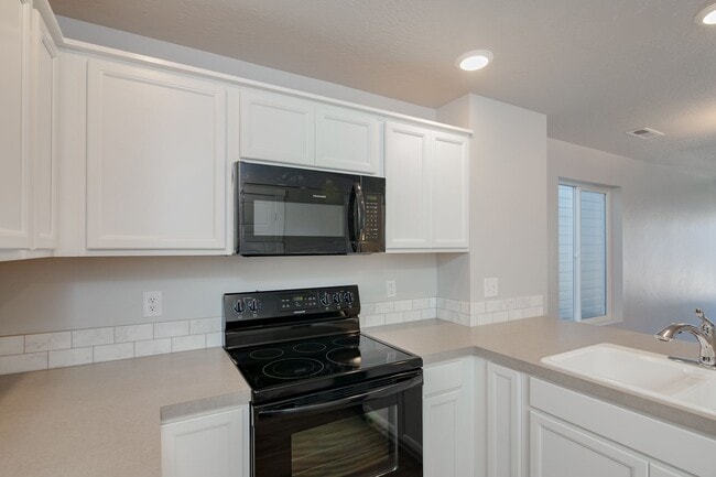 Photo - Beautiful, Modern 2 Bedroom Cottage Available!