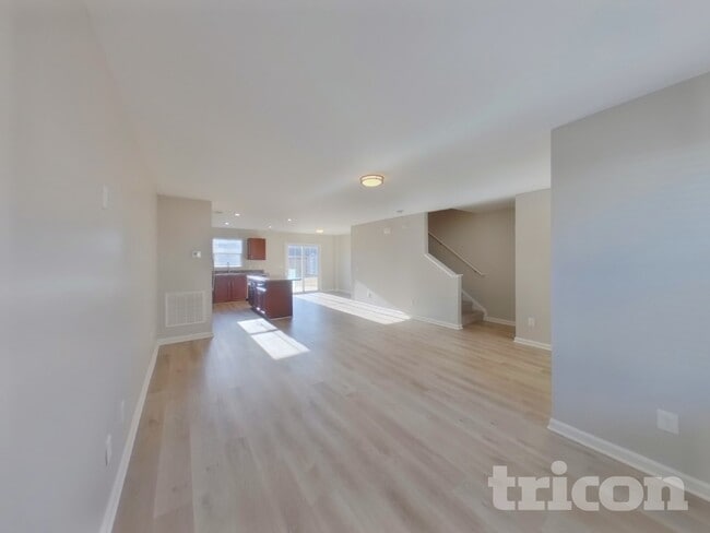 Photo - 132 Portchester Ln