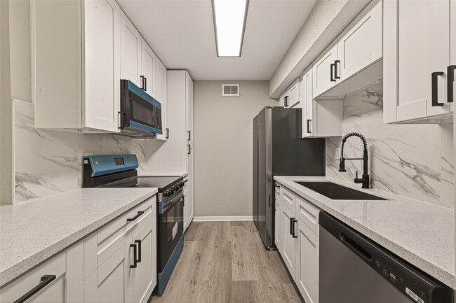 Photo - 1860 White Oak Dr Unit 311