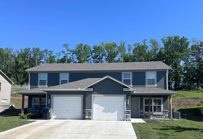 Building Photo - 3 Bed | 2.5 Bath | 1 Car Garage Duplex in Pleasant Hill