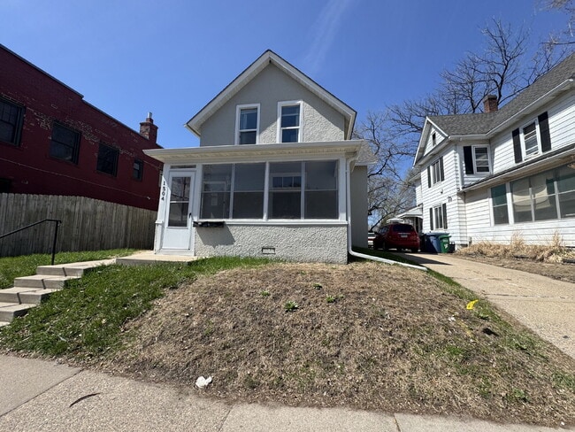 Building Photo - Charming 2-Bed upper Duplex in NE in Minneapolis Unit 2