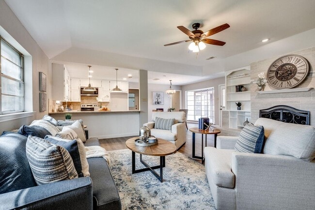 Building Photo - 724 Toni Dr