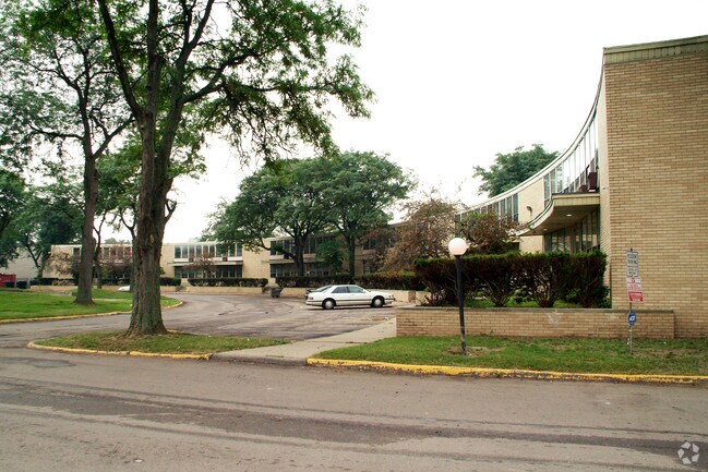 Crescent House Apartments - Crescent House Apartments