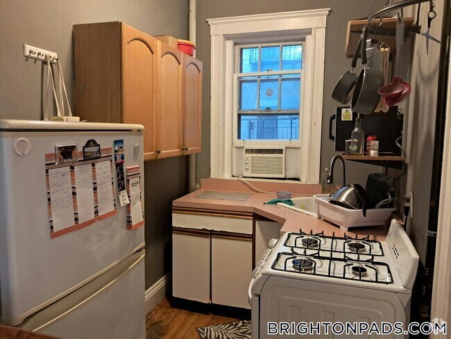 Building Photo - 1572 Commonwealth Ave Rental