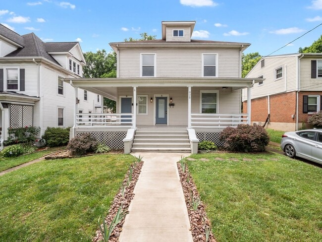 Building Photo - 926 Winona Ave SW Unit Apt B