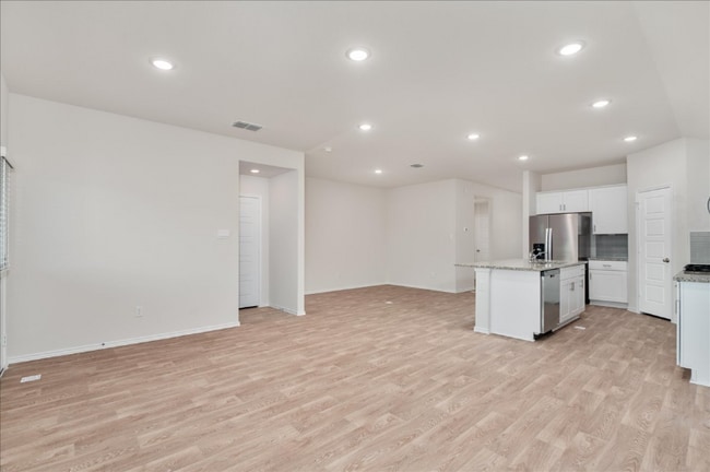 Photo - 379 Wayne Way