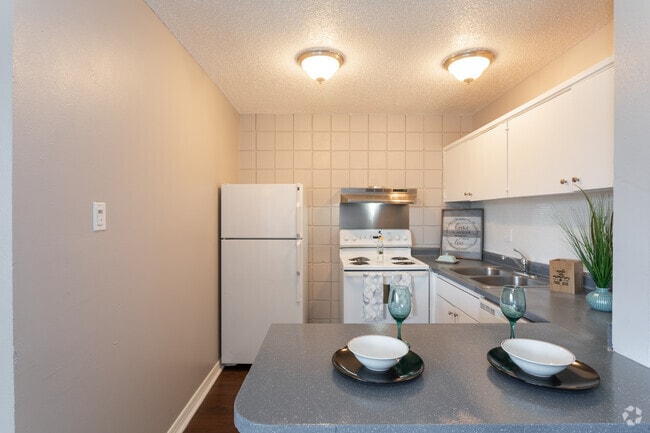 1BR, 1BA - 600 SF - Agave Courtyard