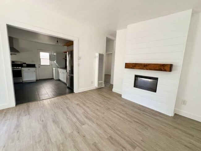 1068 10th St Unit 1