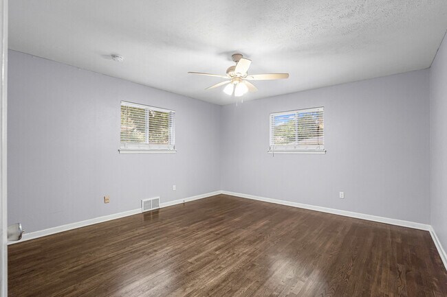 Photo - 3521 Jeanette Dr