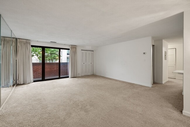Building Photo - 1600 Massachusetts Ave Unit 205