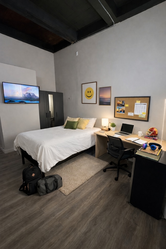 Photo - 1248 W 24th St