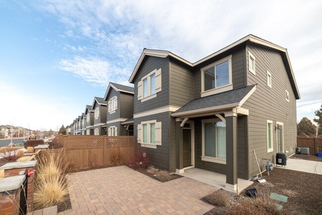 Photo - Beautiful unit in NE Bend!  Great location!