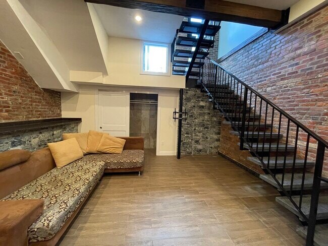 Photo - 1028 Commonwealth Ave Unidad 103