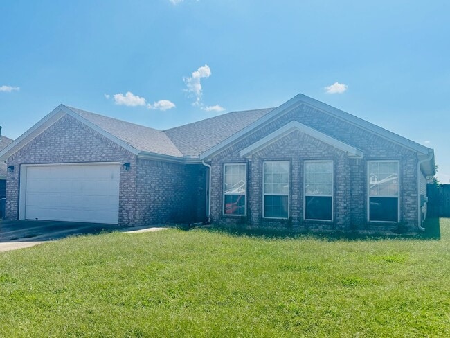 Building Photo - Cozy 3 Bedroom, 2 Bathroom Home with Firep...