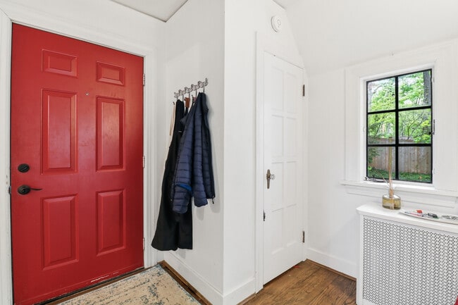 Photo - 117 Renwick Dr