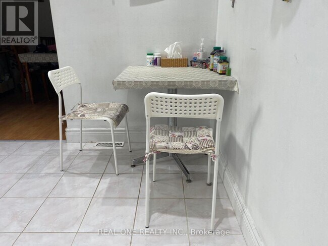 Photo - 334 Chester Le Blvd