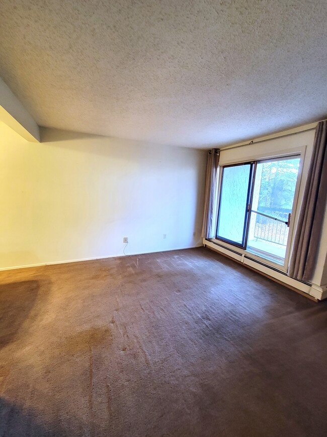 Photo - 104 10 St