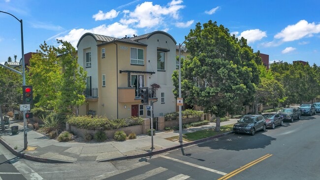 Building Photo - 8620 Belford Ave Rental
