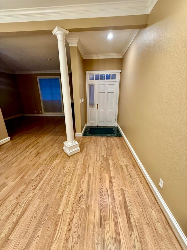 Photo - 2123 Peckham St