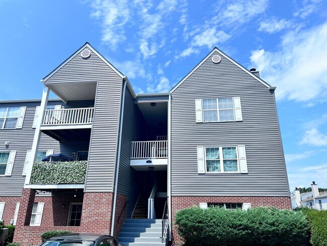STAFFORD APARTMENT - STAFFORD APARTMENT Unit 101