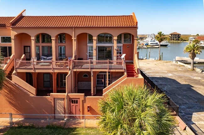 Building Photo - 411 Sailfish Unit 101