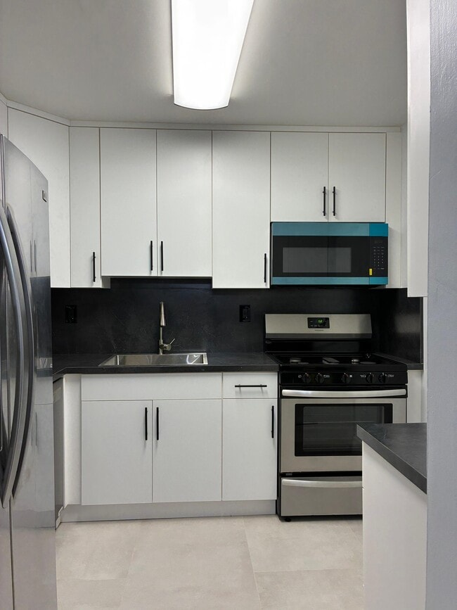 Building Photo - 13000 SW 92nd Ave Unit # B206