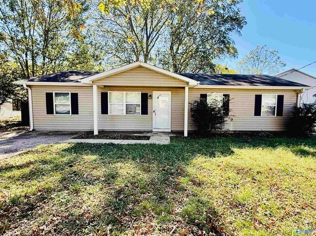 Building Photo - 2432 Yorkshire Dr SW