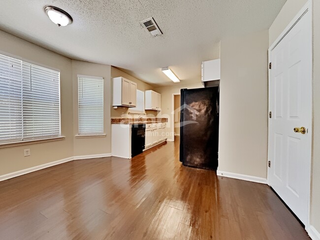 Photo - 4089 Dresden Ct NW