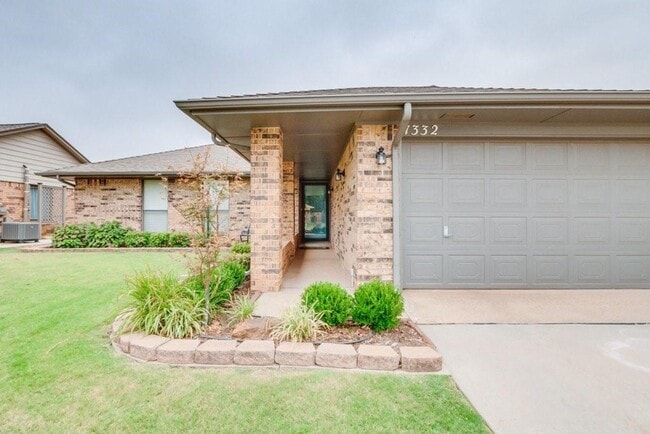 Photo - Very Nice 3 Bedroom 2 Bath Home in Yukon Schools