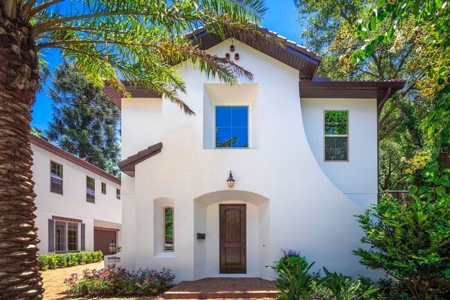 Building Photo - Santa Barbara-style Duplex