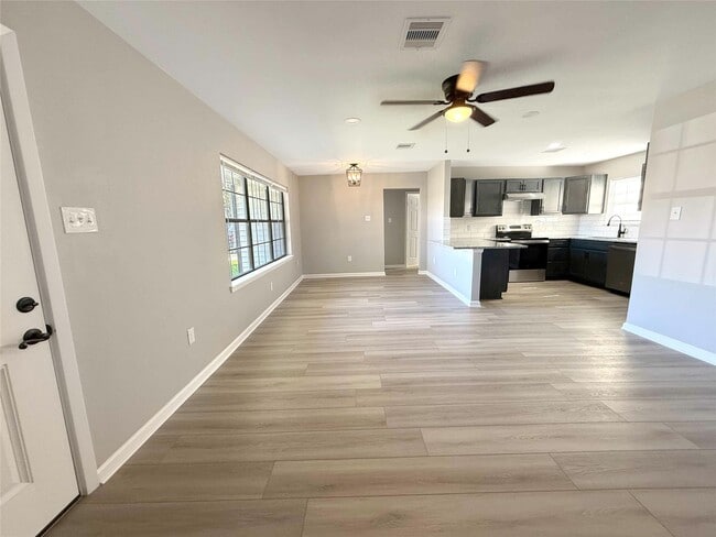 Building Photo - 1417 5th Ave N