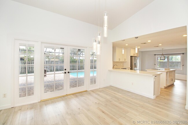 896 Rose Ct